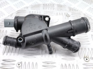 Фланец (тройник) системы охлаждения, ориг. номер 03L121132Q, Volkswagen Passat 2005-2010
