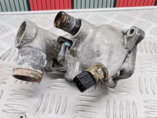 Корпус термостата, ориг. номер 256102A611, Hyundai i30 2007-2010