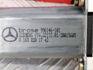 Моторчик стеклоподъемника, ориг. номер A1698204242, Mercedes A W169 2004-2008