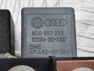 Блок реле, ориг. номер 8D0937503E, 8L0941822A, Volkswagen Passat 1996-2001