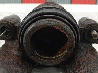 Суппорт передний правый, ориг. номер 98AB2L231BB, Ford Focus 2001-2005