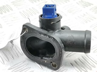 Фланец (тройник) системы охлаждения, ориг. номер 050121133D, 050121132B, Volkswagen Passat 1996-2001