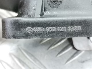 Фланец (тройник) системы охлаждения, ориг. номер 050121133D, 050121132B, Volkswagen Passat 1996-2001