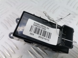 Кнопка стеклоподъемника, ориг. номер 93580-3Z050, Hyundai i40 2011-2015