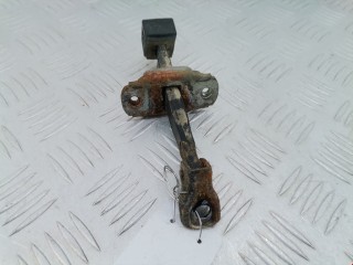 Ограничитель открывания двери задней, ориг. номер 5732A043, Mitsubishi L200 2006-2011