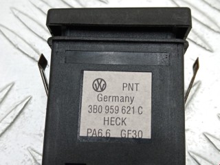 Кнопка подогрева заднего стекла, ориг. номер 3B0959621C, Volkswagen Passat 1996-2001