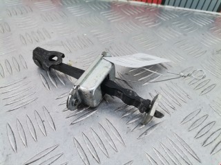 Ограничитель открывания двери задней, ориг. номер 824301U60A, Nissan Note 2005-2008