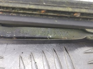 Щеткодержатель задний, ориг. номер 8D9955407A, Volkswagen Passat 2000-2005