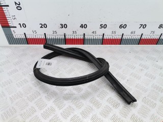 Уплотнитель капота Volkswagen Golf 1974-1993, хетчбэк 5 дв., 1H6823707