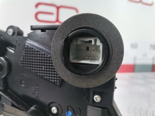 Замок двери передней правой, ориг. номер 690300D140, Toyota Yaris 2005-2009