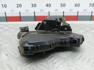 Замок двери передней левой, ориг. номер 690400K060, Toyota Hilux 2005-2008