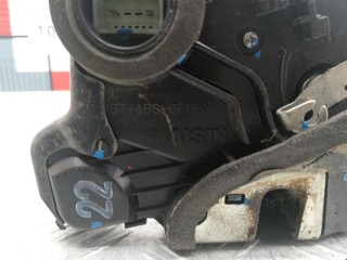 Замок двери передней левой, ориг. номер 690400K060, Toyota Hilux 2005-2008