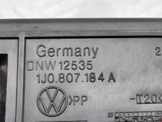 Кронштейн крепления бампера переднего, ориг. номер 1J0807184A, Volkswagen Golf 1991-2000