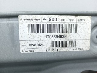 Стеклоподъемник задний правый, ориг. номер 1T0839462N, Volkswagen Touran 2003-2006