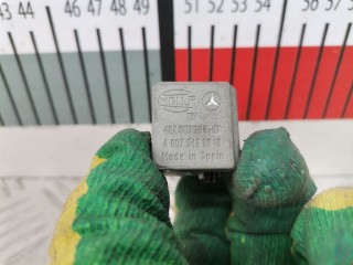 Реле (прочие), ориг. номер A0025422619, 4RA00779307, Mercedes E W211 2002-2006