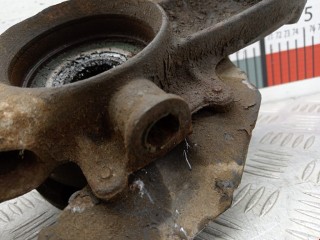 Кулак поворотный правый, ориг. номер 8D0407258AD, 8D0407258AM, Volkswagen Passat 1996-2001