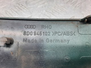 Ус под фонарь правый, ориг. номер 8D0945102, Audi A4 1994-1999