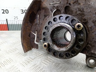 Кулак поворотный правый, Mitsubishi Pajero 1997-2004