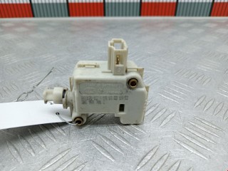 Электропривод багажника, ориг. номер 3B0959781C, Volkswagen Polo 2001-2005