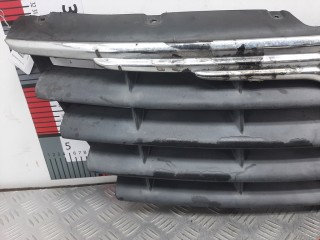 Решетка радиатора, ориг. номер 68031754AA, 04857960AA, Chrysler Voyager 2004-2008