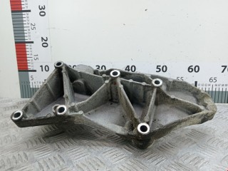 Кронштейн генератора, ориг. номер 8200115762, 8200689751, Renault Laguna 1998-2001