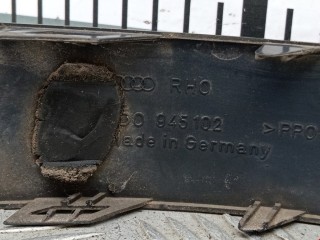 Ус под фонарь правый, ориг. номер 8D0945102, Audi A4 1994-1997