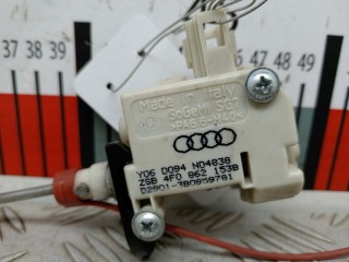 Электропривод запирания лючка топливного бака, ориг. номер 4F0862153B, Audi A6 2004-2008