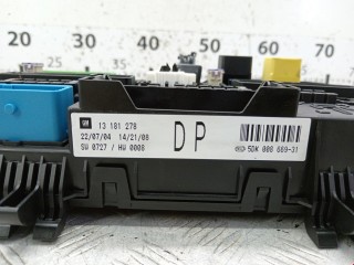 Блок реле, ориг. номер 13181278, 5DK00866931, Opel Astra 1998-2009