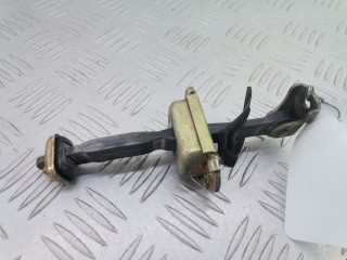 Ограничитель открывания двери передней, ориг. номер MR135675, Mitsubishi Space Star 2002-2005