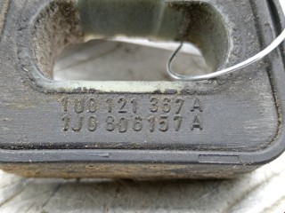 Кронштейн радиатора, ориг. номер 1J0806157A, 1J0806157F, Volkswagen Bora 1998-2005
