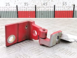 Петля двери передней правой Audi A4 1994-1999, универсал, 8D0831402B