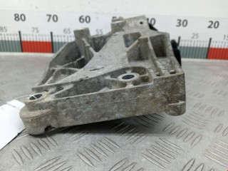 Кронштейн компрессора кондиционера, ориг. номер 55582510, Opel Insignia 2008-2013