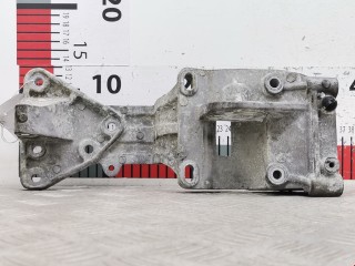 Кронштейн генератора Volvo XC70 2000-2004, дизель, 30750940
