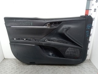 Обшивка двери передней левой (дверная карта) Toyota Camry (XV70) 2017-2021, седан, левый руль