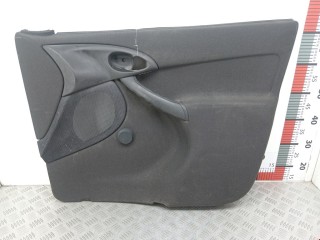 Обшивка двери передней правой (дверная карта) Ford Focus 1998-2001, хетчбэк 5 дв., левый руль, 1311255