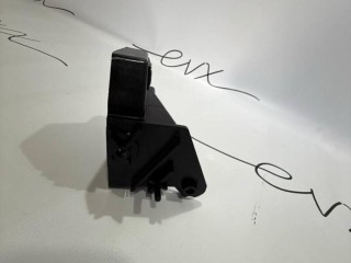 кронштейн (крепление) правый, ориг. номер 1561332-00-B, Tesla Model S 1 поколение [рестайлинг] 2016-2021