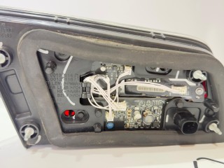 фонарь крышки багажника правый, ориг. номер 1006006-00-B, Tesla Model S 1 поколение [рестайлинг] 2016-2021