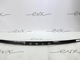 накладка крышки багажника, ориг. номер 1025776-00-A, Tesla Model S 1 поколение [рестайлинг] 2016-2021