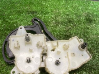 регулятор заслонки дефлектора, ориг. номер 98AB19289CE, Ford Focus 1 поколение [рестайлинг] 2001-2005