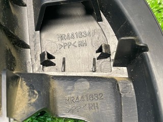 накладка (крышка) на зеркало правого, ориг. номер MR441632, Mitsubishi Lancer 9 поколение 2003-2010