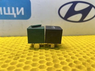 реле электровентилятора, ориг. номер V23141-A1-X9, VZ3141-A1-X9, 2S7T143192, 045132B, G1UHD, V25136B1X66, 9313634X66, 95868C616, 2S711431744, 95868C616EB, Ford Focus 1 поколение [рестайлинг] 2001-2005
