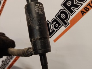 насос (моторчик) омывателя фар, ориг. номер 3B0955681, Volkswagen Touareg 1 поколение 2002-2007