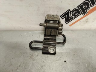 петля двери передней левой Volkswagen Touareg 1 поколение 2002-2007, 7L0831411