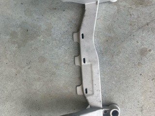 кронштейн (крепление) Volkswagen Touareg 2 поколение 2010-2014, 7P0616006
