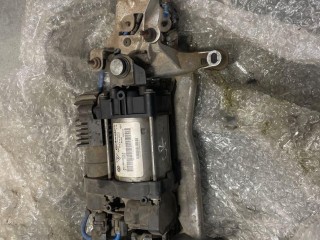 компрессор пневмоподвески Volkswagen Touareg 2 поколение [рестайлинг] 2014-2018, 7P0616006E