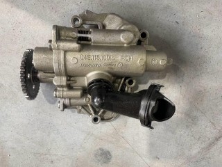 масляный насос Volkswagen Golf 7 поколение 2012-2017, 04E115109S