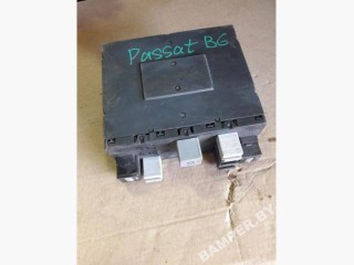 блок предохранителей, ориг. номер 3C0937049A, Volkswagen Passat B6 2005-2010