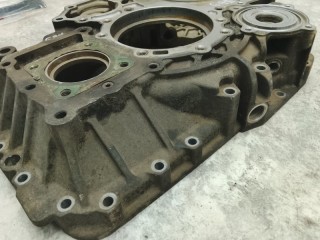 Крышка задняя кпп ZF, ориг. номер 1670949, 81321030188, 95535786, 1377182, 6085201079, 6085401169, 0196283, 42550122, 42534811, 95006154, 1315201192, 1315201193, 5001866449, 5001853421, 81321030172, DAF