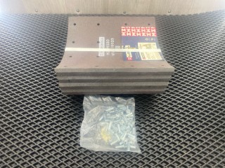 Накладка тормозная комплект, ориг. номер 124031, 4826, M2199330, AC2135, 1993301, 1535250, HM5901, T05616003, 65001949N00A4RV, SV422S7100, 1993300, 8501090SX, KBL1993301550, 199330E, SK1993300PL, AV1993300, RA99330, ABL0006HD, TBC5901, 65001949N00A4R, 552116, 180020049, E5149330, M2199330P, Z10710, SP04100160, FO00194900, 300793, 35033030, 09370001, 199330010110, MBLK2370, ABL0006, 08612500A, 30004237, 551163, S1993301, ABL2006HD, 199330107, HTPSC19933STD, 1010F4418, B885534010, 30004236, TBL19933, 30004238, KBL1993301637, 1993319000015500, 385950, UNBL0051, 551125, 1993300AF730, N25126, T05616010, SK199330001, 90997, E5159330, 19933, H2199330, G120210049, 19933190004, SK102000401, SK1993300OL, DS731, S2199330, 1993319000015504, 1993300Z, 1993300AF710, 1993300AF710Z, EIB0101211, 199331, BRL250, 21993300, 135042, CMP6933, SP04100110, 2119933008, 1010F4420, E5149942, K1993300AF710, HTPSC19933R2, 1535250K, CK6128, K1993300, RMBLK2370, K1993300AF730, 093700, Scania P/G/R/T