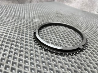 Кольцо синхронизатора, ориг. номер 1677435, 1316304168, 95534389, 95531628, 119217, K2000109, 0769186282, 1297304507, T17871, 42549968, 195534389K, 81324200287, 81324200342, 82324200018, 1621156, T3168032, 1316304149, 195599039K, 195534389, 022230, T18632, 75003, 42540021, 550323, 0414397, 5001861986, 42580131, 5001866446, 0000042549968, 813242003423, T18075, ZF